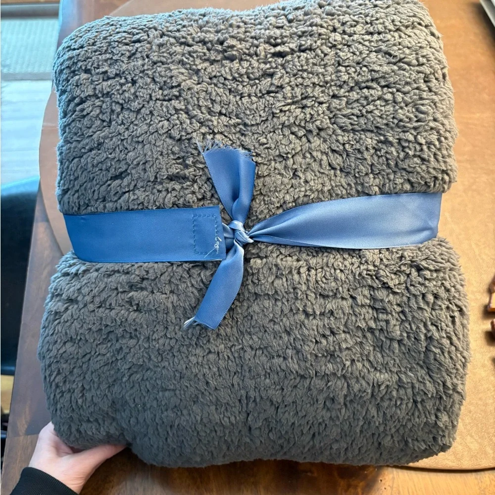 Oversized Hoodie Blanket/ Snuggie HSN - Picture 4 of 6